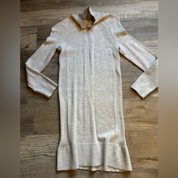 Lululemon Keep it Cozy Dress Size 2 - Picture 3 of 6